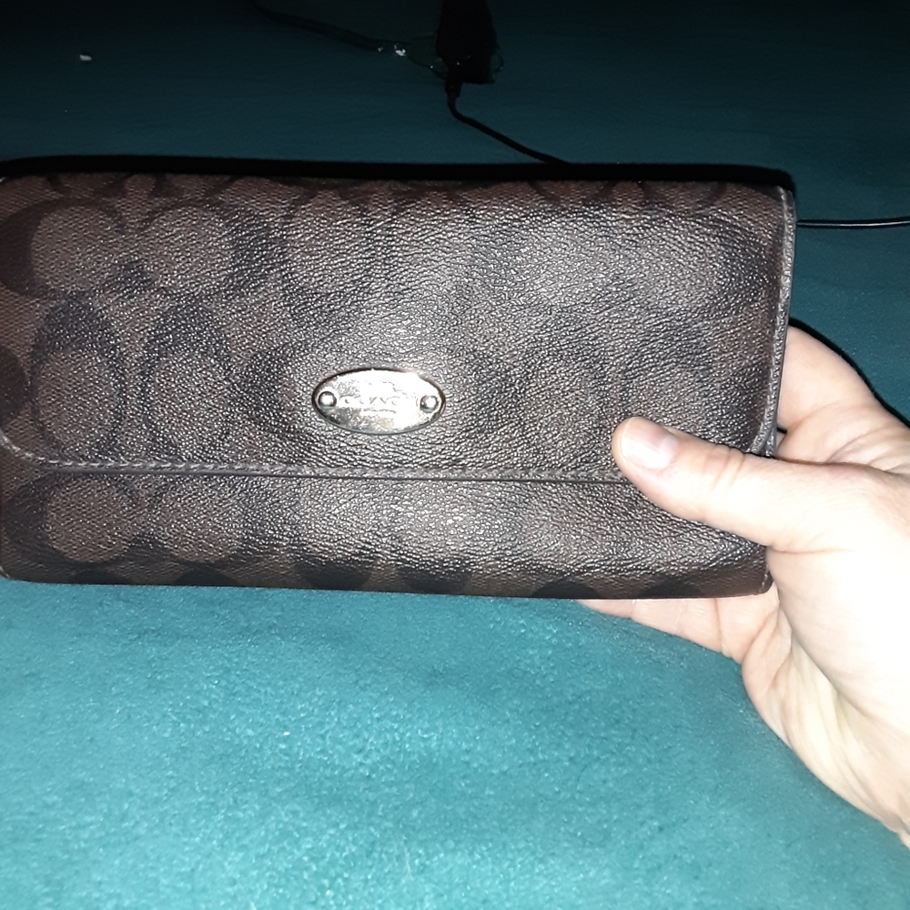 🦋 Coach trifold wallet
